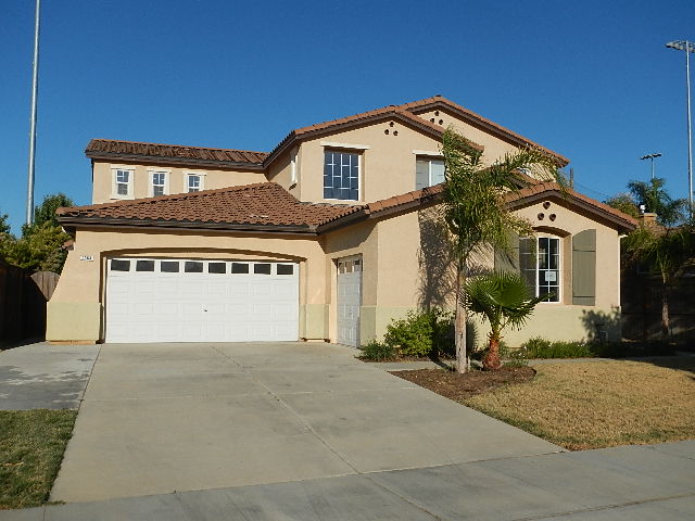 1064 Pinewood Avenue, Sanger, CA 93657 