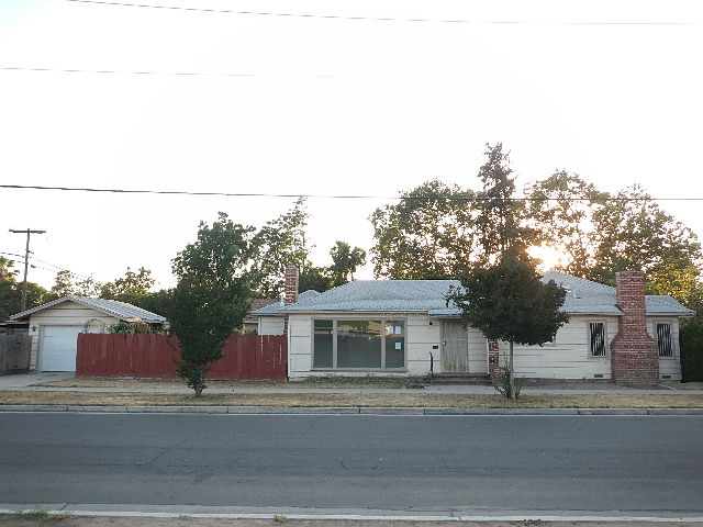 3225 N Del Mar Avenue, Fresno, CA 93704 