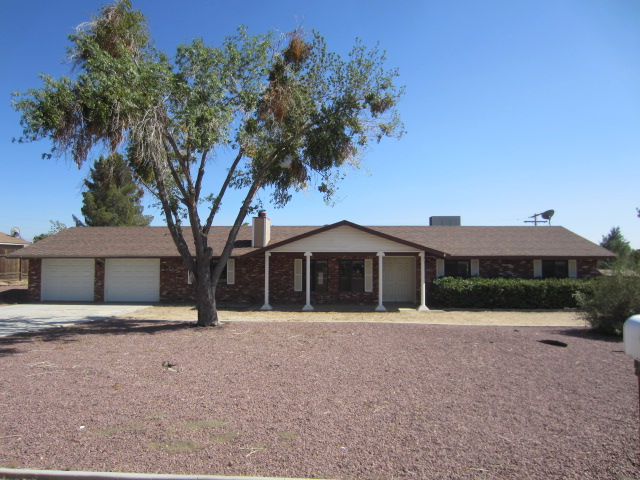 18031 Manitou Drive, Apple Valley, CA 92307 