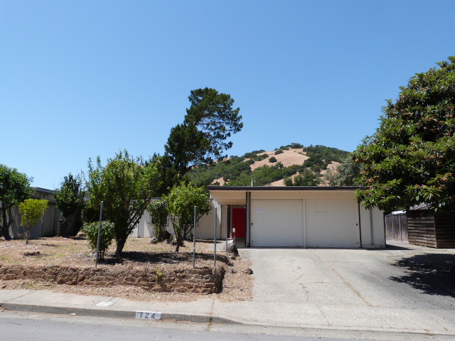 724 Appleberry Dr, San Rafael, CA 94903 