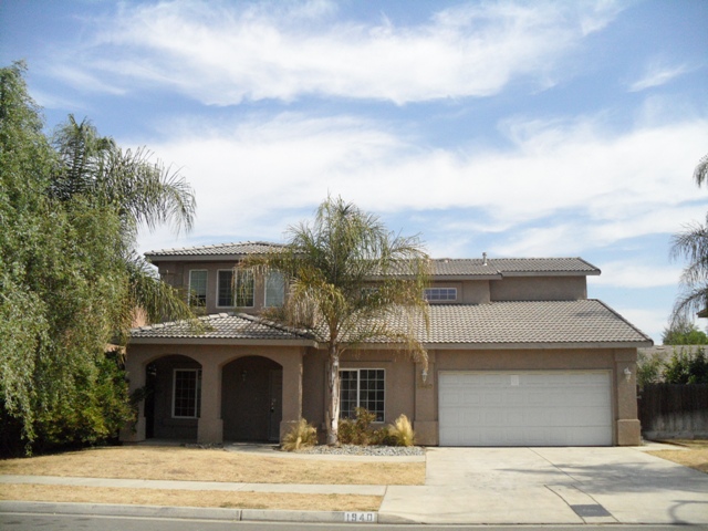 1940 E Levin Avenue, Tulare, CA 93274 