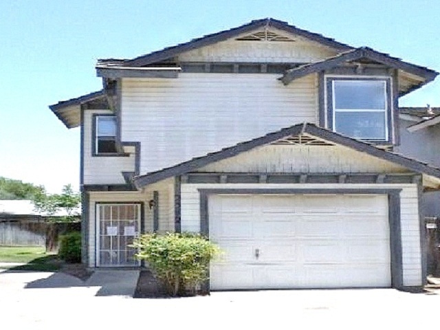 2342 W Packwood Drive, Visalia, CA 93277 