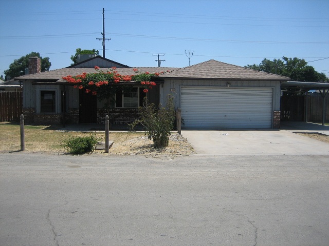 14085 Walnut Street, Armona, CA 93202 