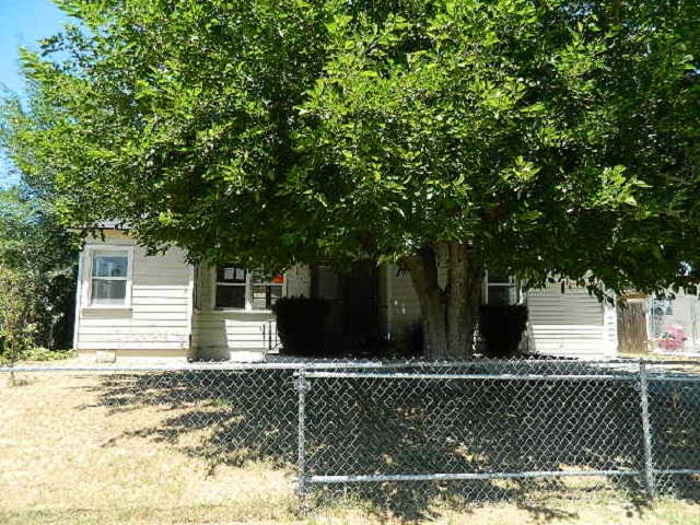 653 Grove Avenue, Banning, CA 92220 