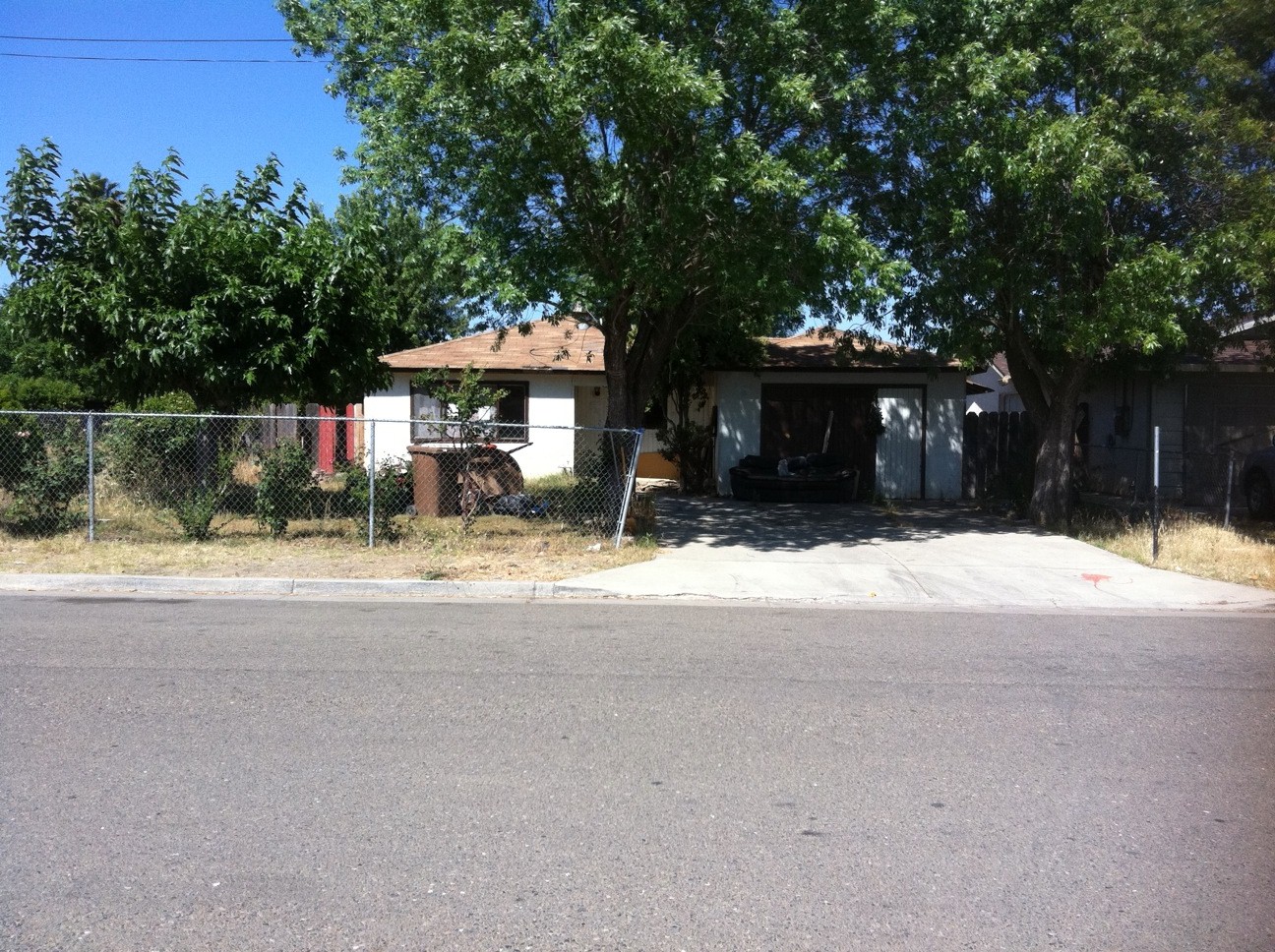 24 Live Oak St, Planada, CA 95365 