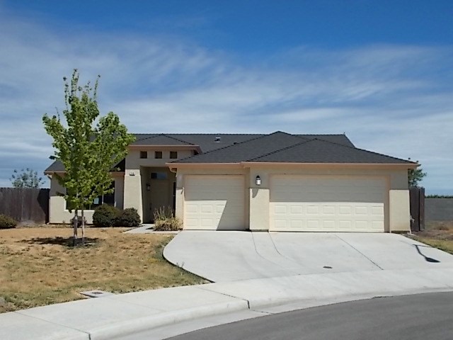 712 Crowe Court, Dos Palos, CA 93620 