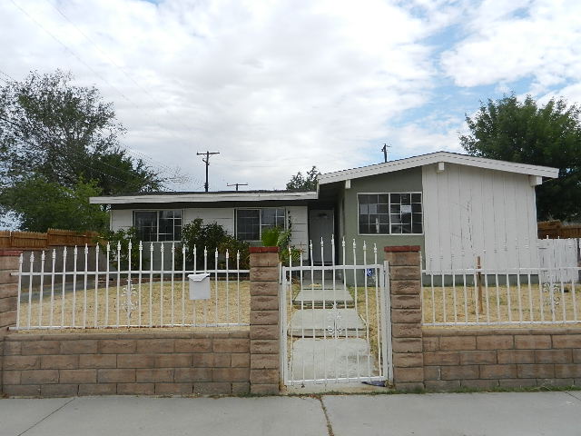 749 West Avenue H-11, Lancaster, CA 93534 