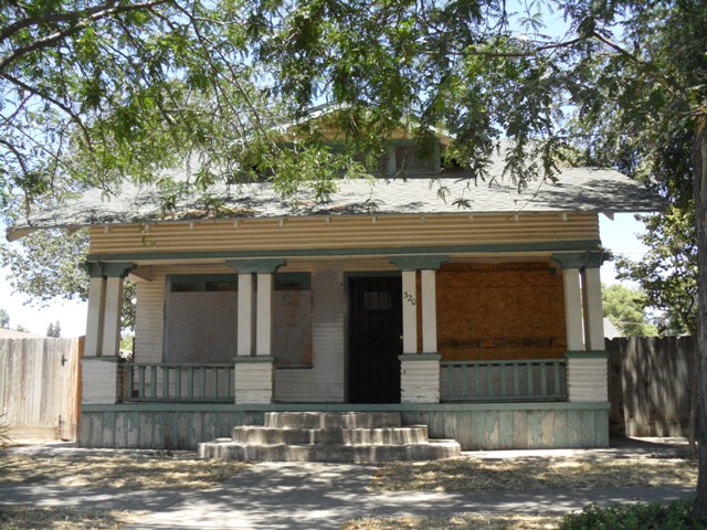320 West Kern Avenue, Tulare, CA 93274 