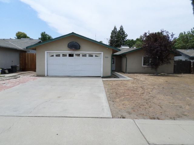 1849 S Julieann Lane, Visalia, CA 93277 