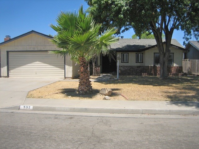 932 Moffat Drive, Hanford, CA 93230 