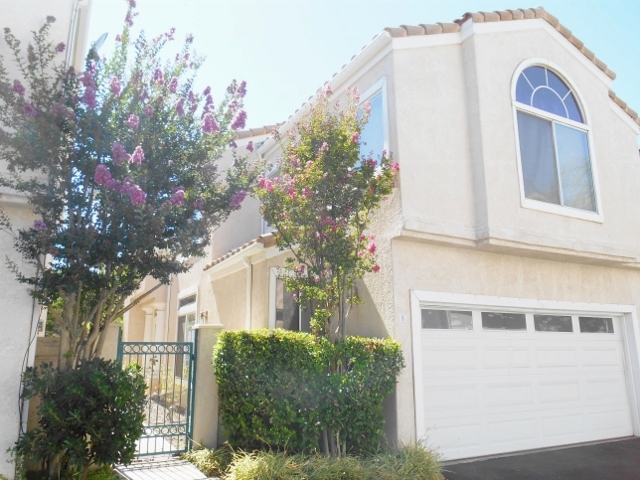 22011 Hiawatha Street Unit 8, Chatsworth, CA 91311 