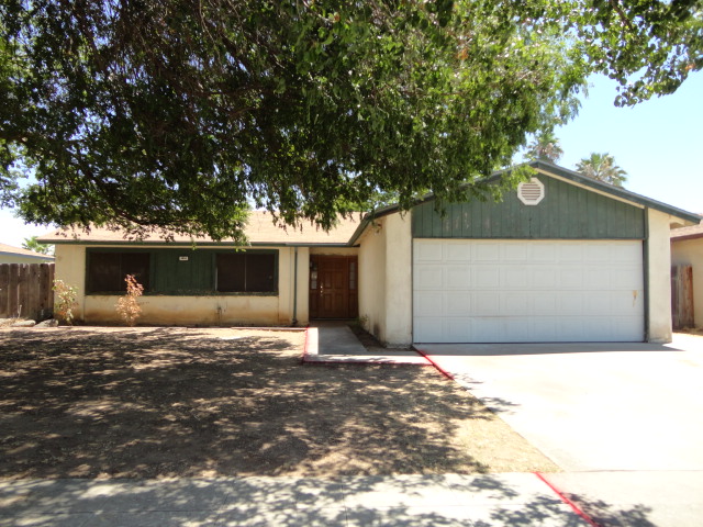 3852 North Renn Avenue, Fresno, CA 93727 