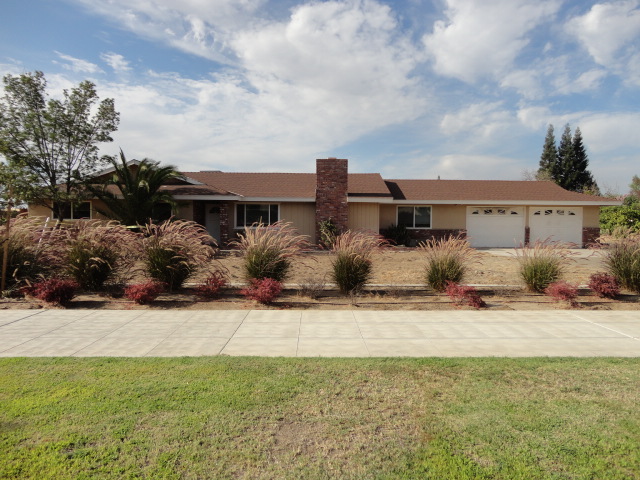 2393 Ashlan Avenue, Clovis, CA 93611 