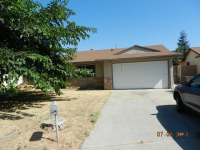 714 11th St, Sanger, CA 93657 
