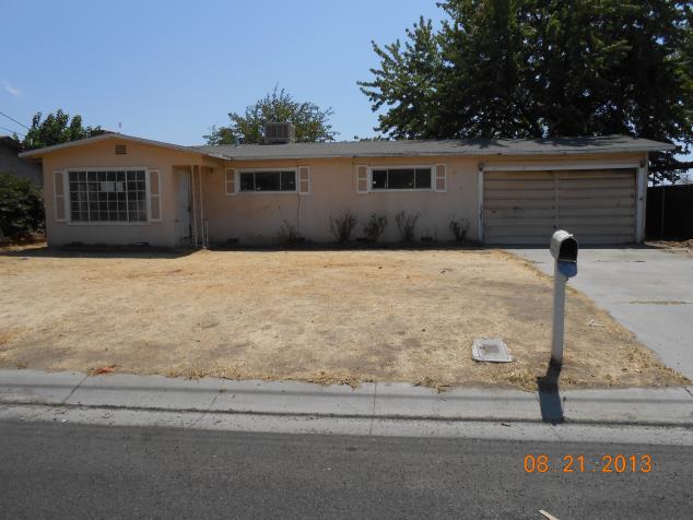 1337 W Roby Ave, Porterville, CA 93257 