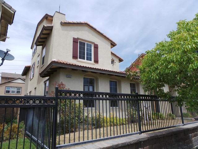 15852 Parkhouse Drive, Fontana, CA 92336 