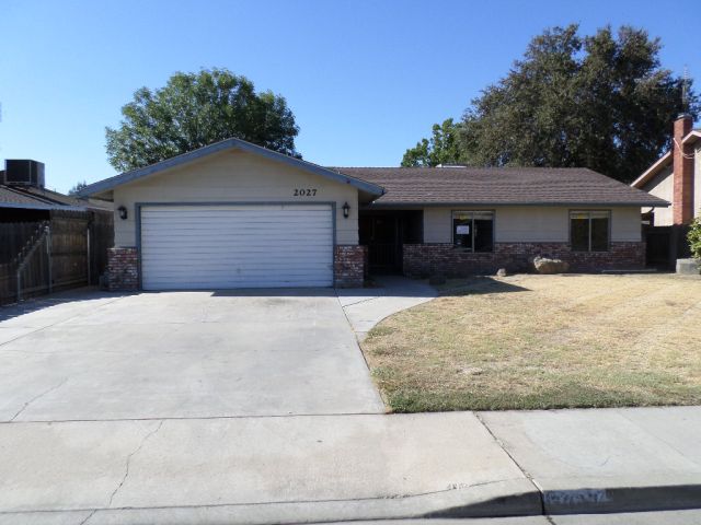 2027 East Princeton Court, Visalia, CA 93292 