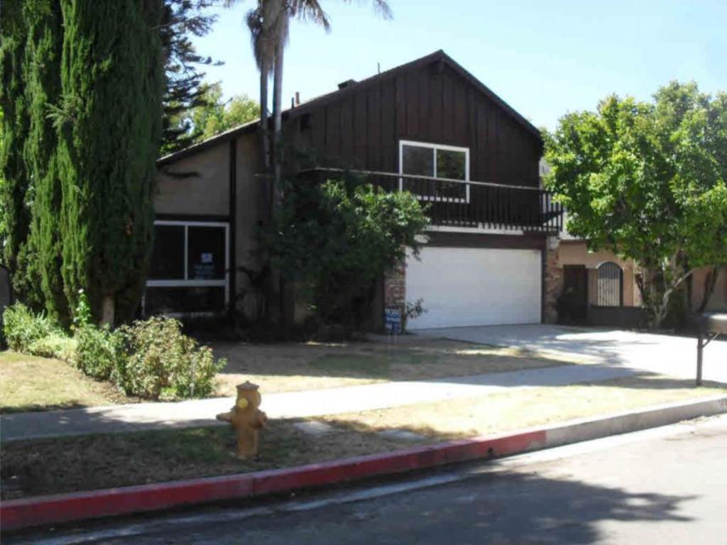 19806 Blythe St, Winnetka, CA 91306 