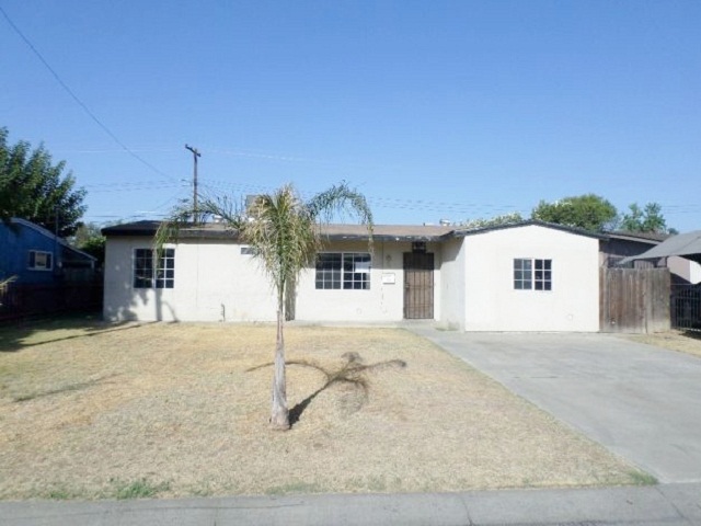 1649 N Elm Street, Visalia, CA 93291 