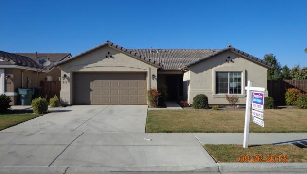 910 W Westmont Ave, Visalia, CA 93277 