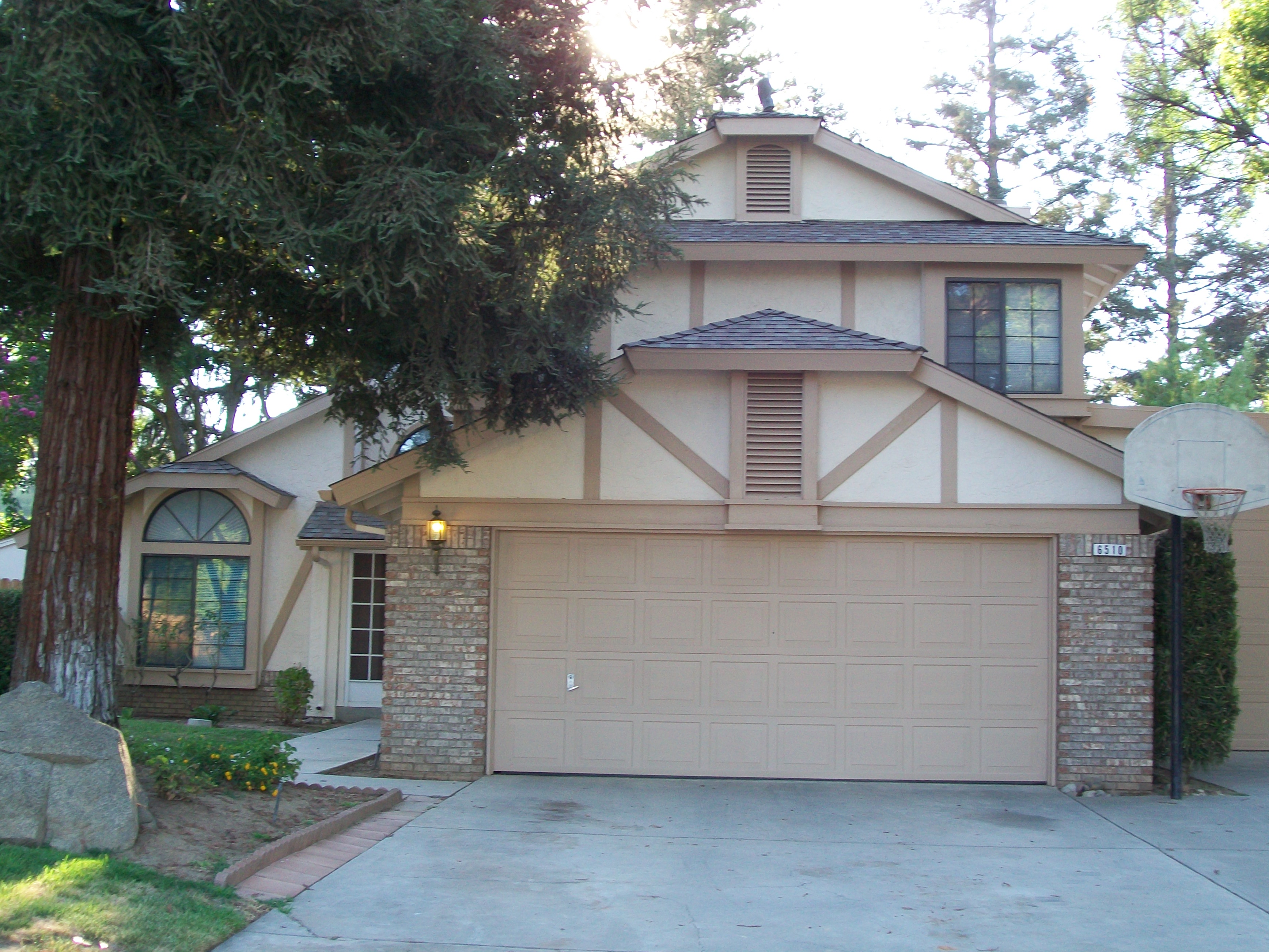 6510 N Fruit, Fresno, CA 93711 