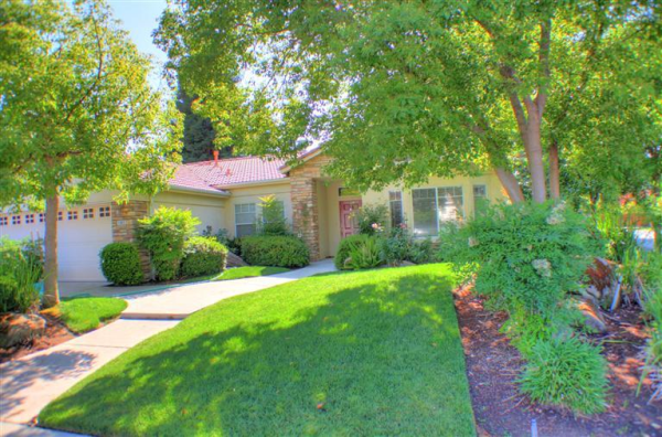 1092 N Filbert Ave, Fresno, CA 93611 