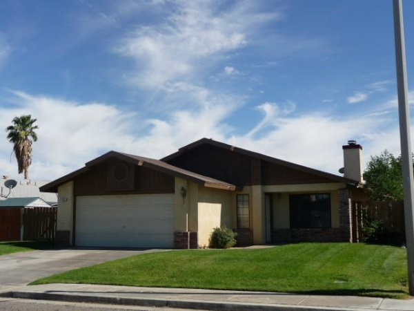 819 Walker Ln, Ridgecrest, CA 93555 