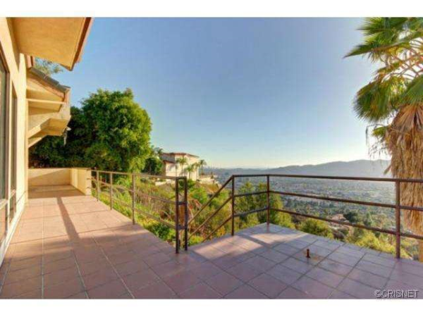 108 Canonwood Drive, Glendale, CA 91207 