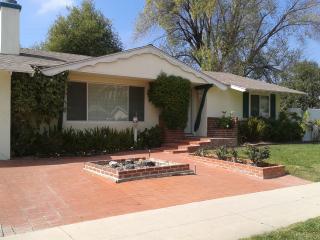 8377 Owensmouth Av, Canoga Park, CA 91304 