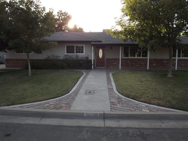 128 Elm Ave, Clovis, CA 93612 