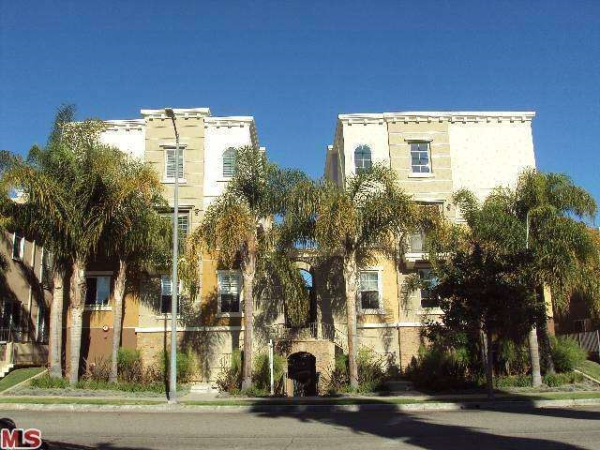 1810 S Barrington Ave #3, Los Angeles, CA 90025 