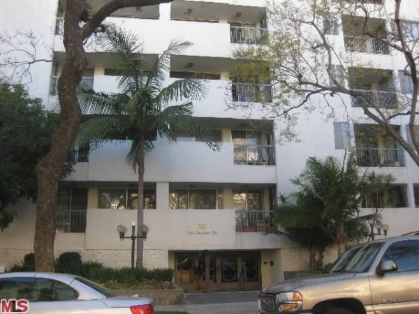 321 N Oakhurst Dr #302, Beverly Hills, CA 90210 