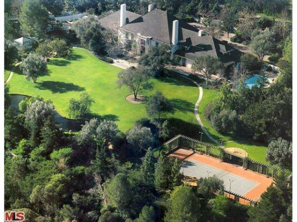 384 Delfern Dr, Los Angeles, CA 90077 