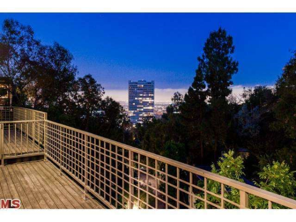 9314 Sierra Mar Dr, Los Angeles, CA 90069 