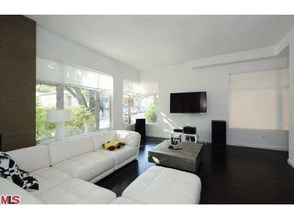 900 N West Knoll Dr #3, West Hollywood, CA 90069 