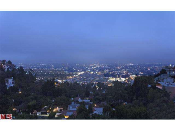 1588 Viewsite Dr, Los Angeles, CA 90069 
