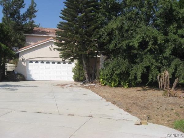7633 Paseo Medio, Highland, CA 92346 