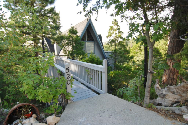 520 Pioneer Road, Lake Arrowhead, CA 92352 