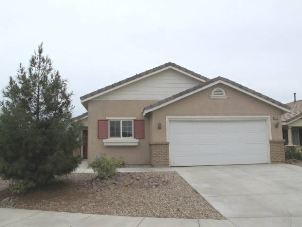 8718 Westwood Avenue, Hesperia, CA 92344 