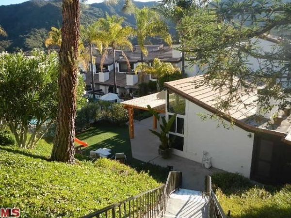 17165 Palisades Cir, Pacific Palisades, CA 90272 