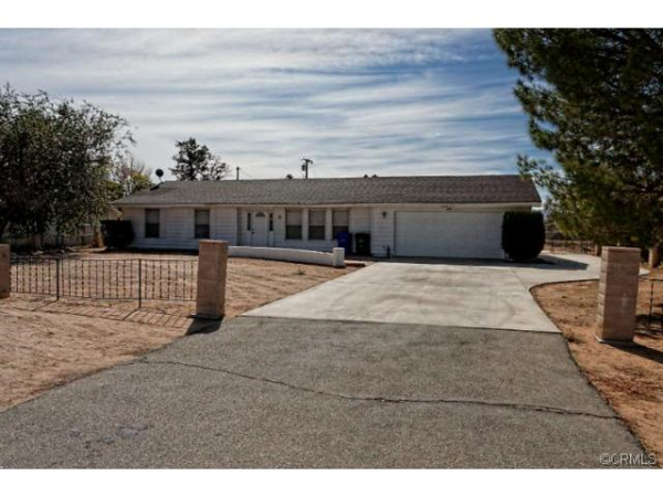22453 Ramona Ave., Apple Valley, CA 92307 