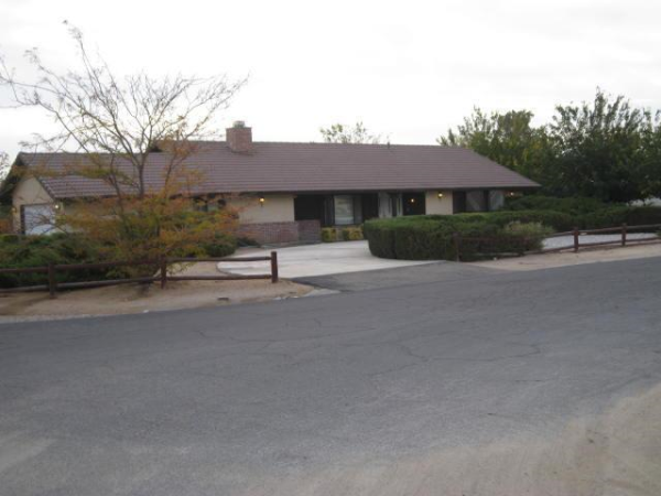 19302 Oneida Road, Apple Valley, CA 92307 