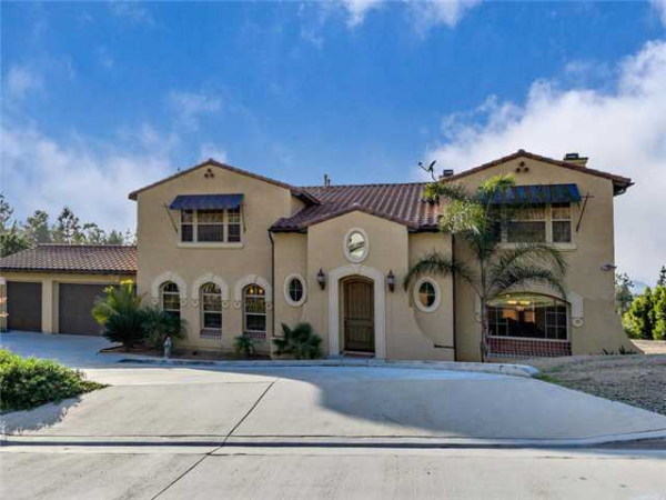 1167 Avenida Del Oceano, El Cajon, CA 92019 