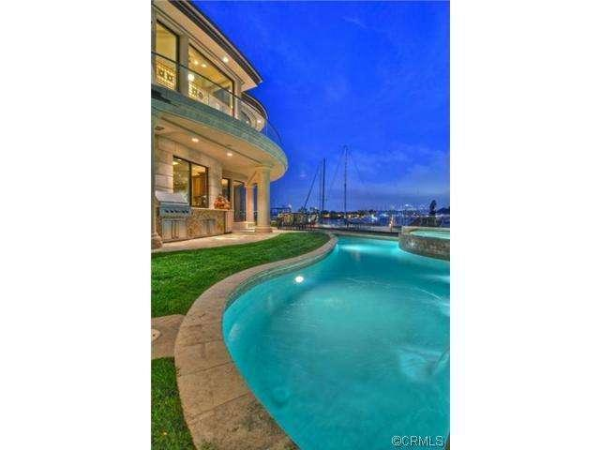 2832 BAYSHORE Drive, Newport Beach, CA 92663 