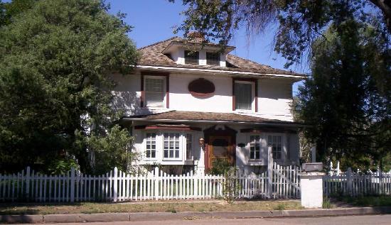 400 South 2nd Street, Lamar, CO 81052 