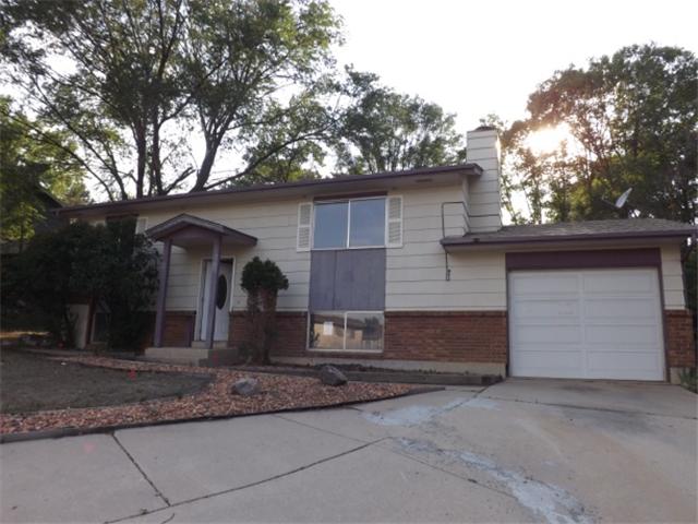 818 Pioneer Ln, Colorado Springs, CO 80904 