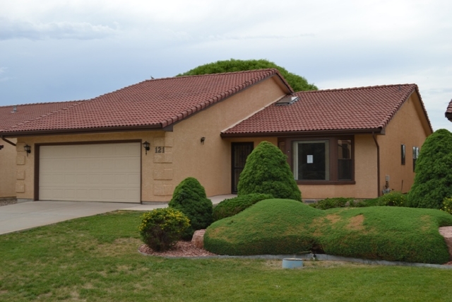 121 W Glenrose Dr, Pueblo West, CO 81007 