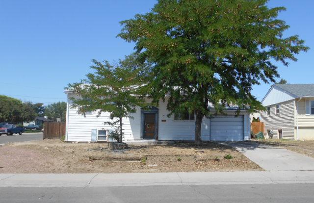 135 Gamble Ln, Pueblo, CO 81001 