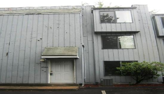 203 Thompson Street Unit #e, East Haven, CT 06513 