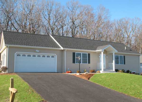 23 Looking Glass Circle, Uncasville, CT 06382 